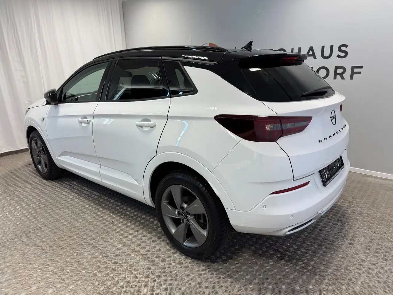 Opel Grandland X 1.2 Ultimate LED+360Grad+Navi — Galerie du véhicule 4