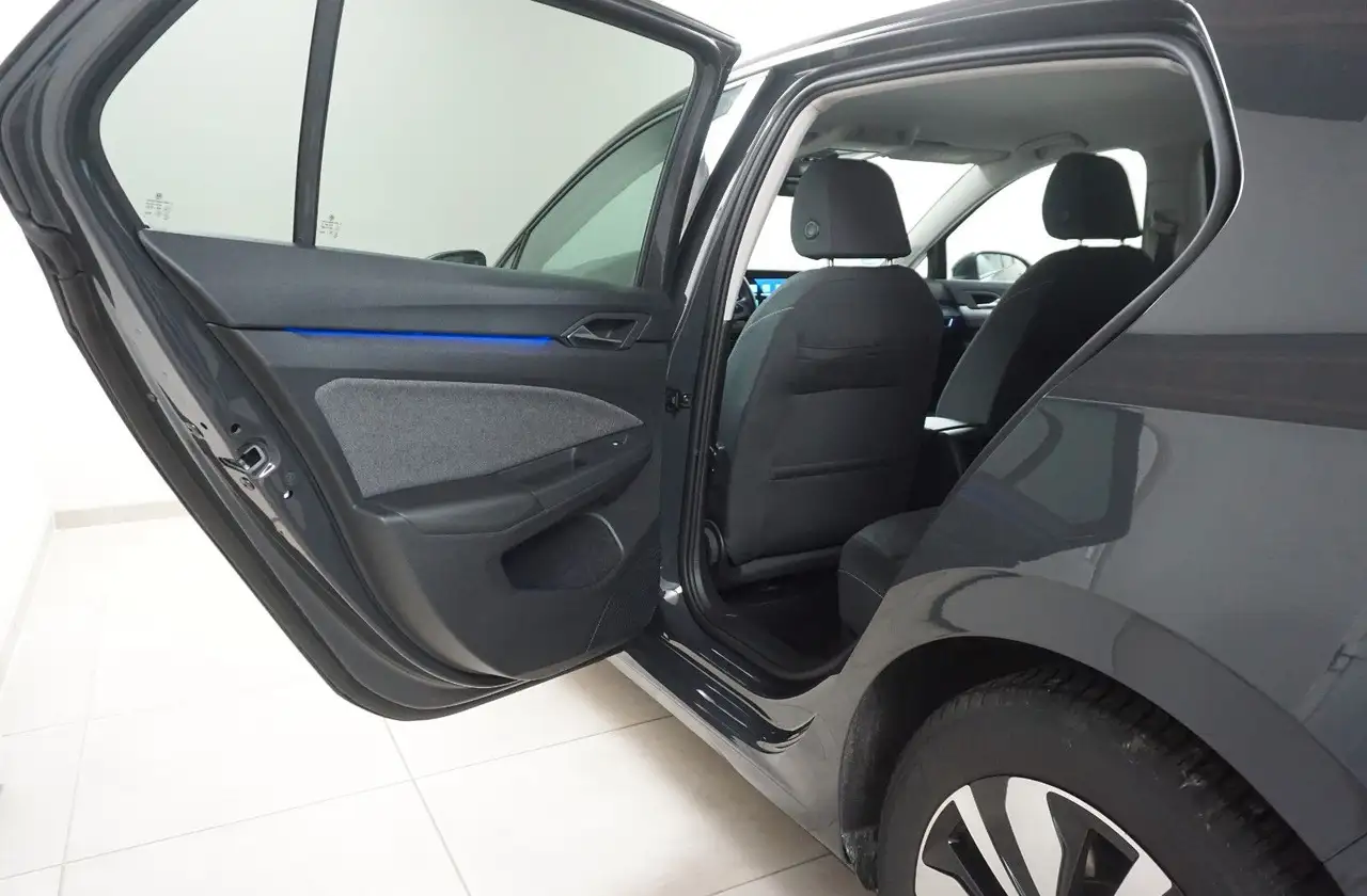 Volkswagen Golf VIII Lim. Move eTSI LED ACC PDC AMBIENTE — Vehicle gallery 23