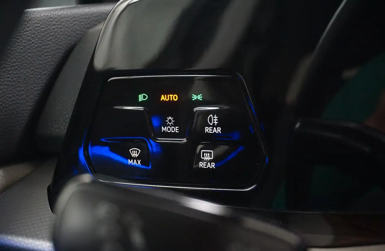 Volkswagen Golf VIII Lim. Move eTSI LED ACC PDC AMBIENTE — Vehicle gallery 14