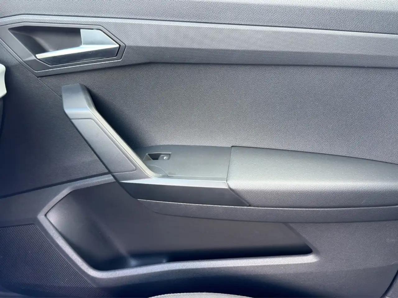 SEAT Arona 1.0 TSI DSG Style Edition NAVI LED FULL GRA SHZ DA — Galerie du véhicule 24
