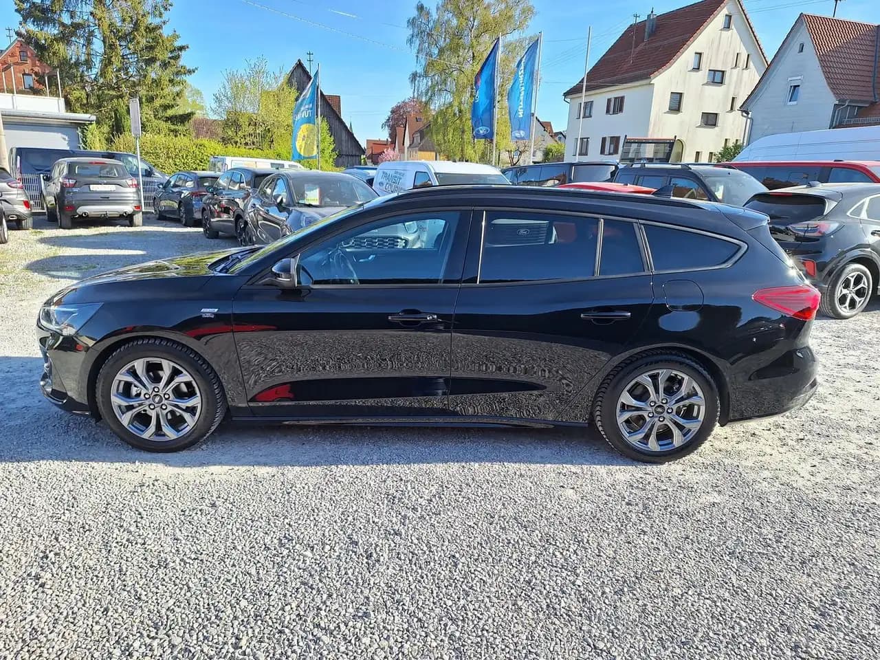 Ford Focus Turnier 1.0 ST-Line X Aut. Matrix-LED AHK Pano Win — Vehicle gallery 5