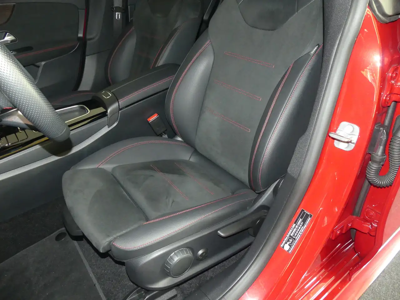 Mercedes-Benz CLA 200 COUPE, AMG LINE ADVANCED PLUS, NIGHT, MULTIBEAM. — Vehicle gallery 8