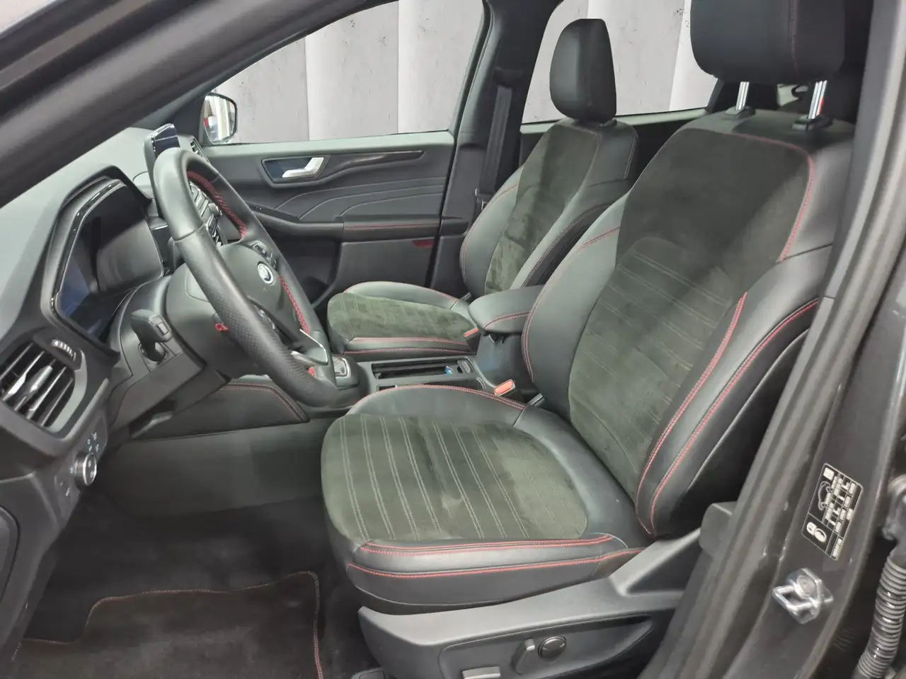 Ford Kuga ST-Line X*PANO*AHK*KAM*ACC*NAVI*SOUND-SYS. — معرض صور السيارة 10