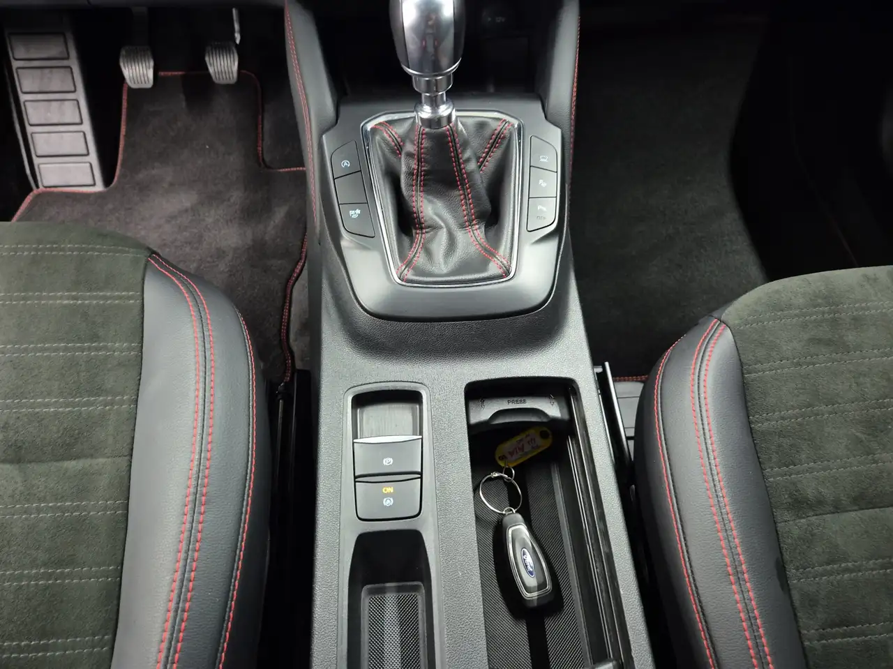 Ford Kuga ST-Line X*PANO*AHK*KAM*ACC*NAVI*SOUND-SYS. — معرض صور السيارة 14