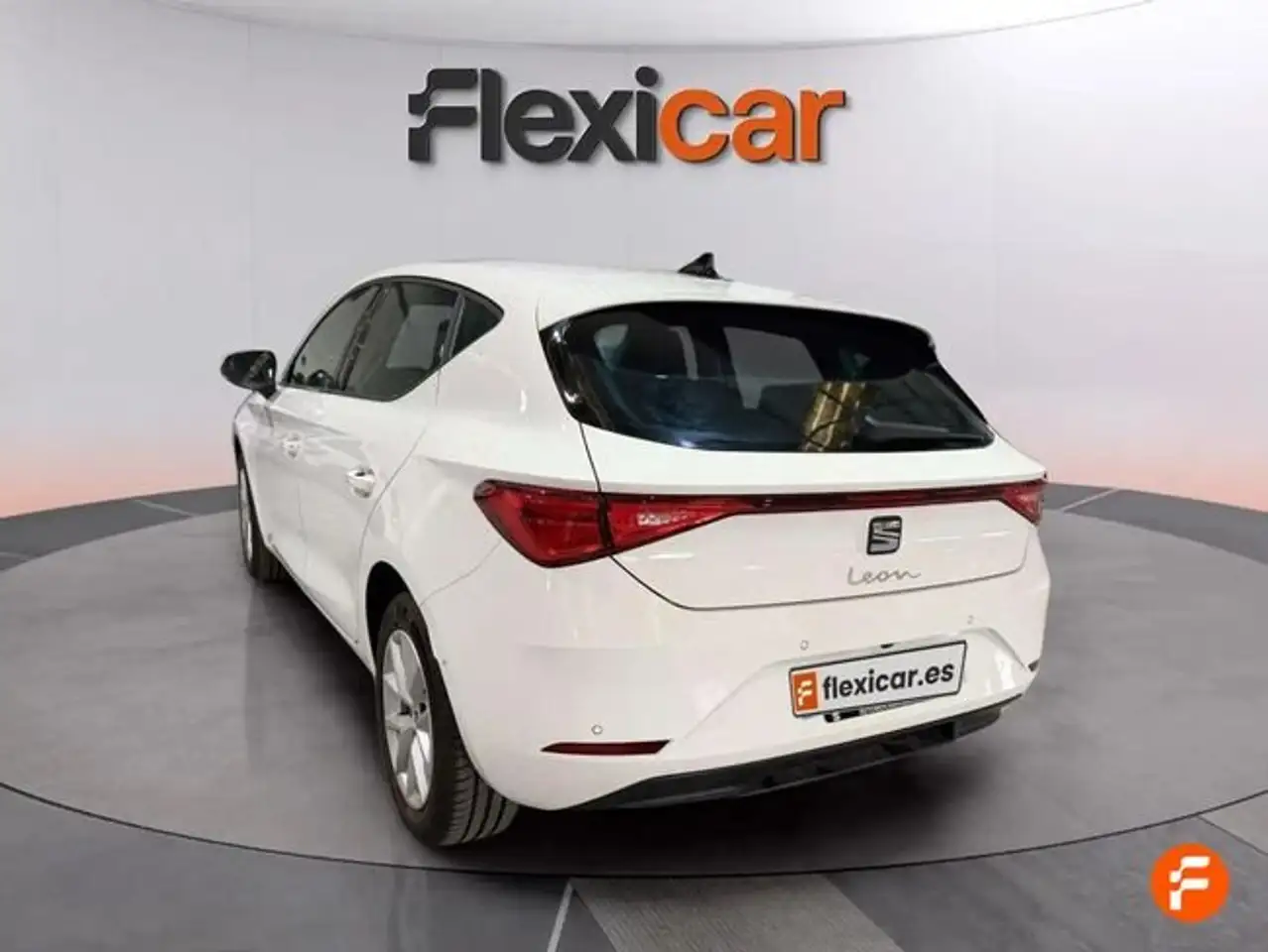 SEAT Leon 1.0 TSI S&S Style XS 110 — معرض صور السيارة 8