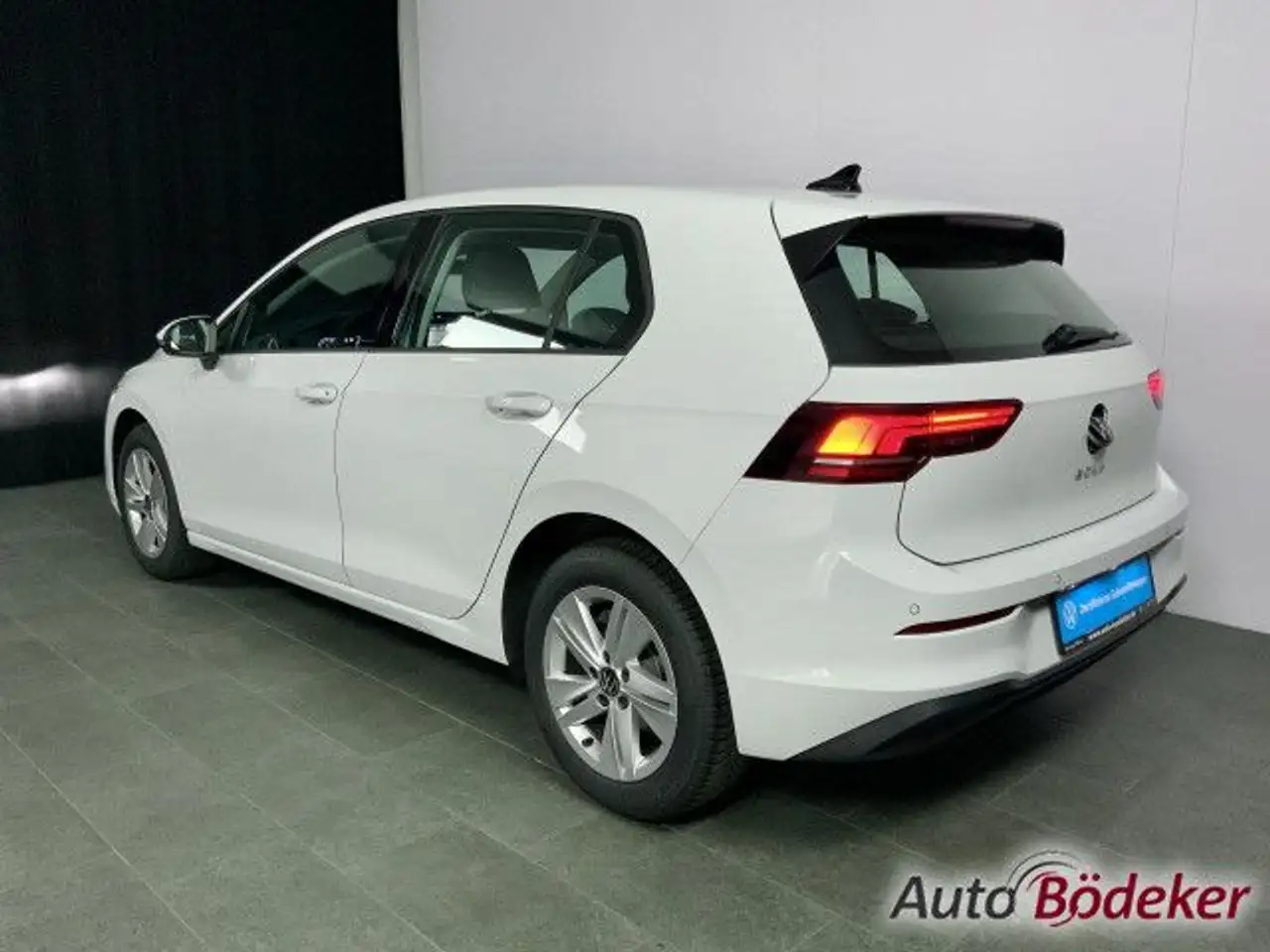 Volkswagen Golf 1.5 TSI 6-Gang Life Garantie b.15.8.29 / Navi — Vehicle gallery 4