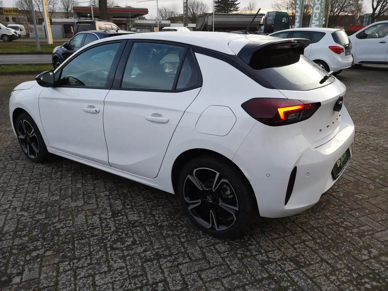 Opel Corsa GS - Sitzheizung, Rückfahrkamera, Allwetterber. — Vehicle gallery 3