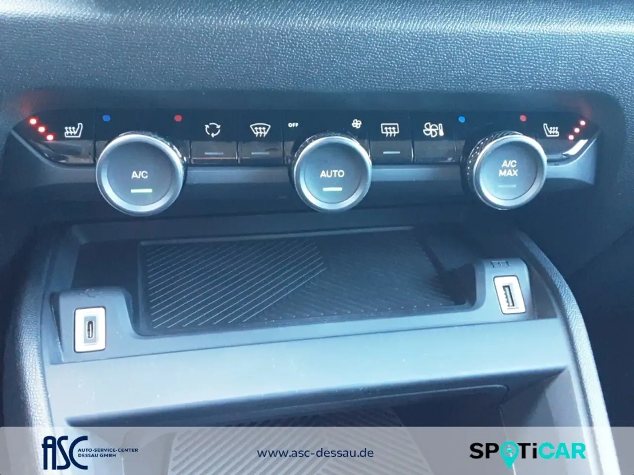 Citroen C4 PureTech 130 AT , Klima , Navi , Kamera — Vehicle gallery 15