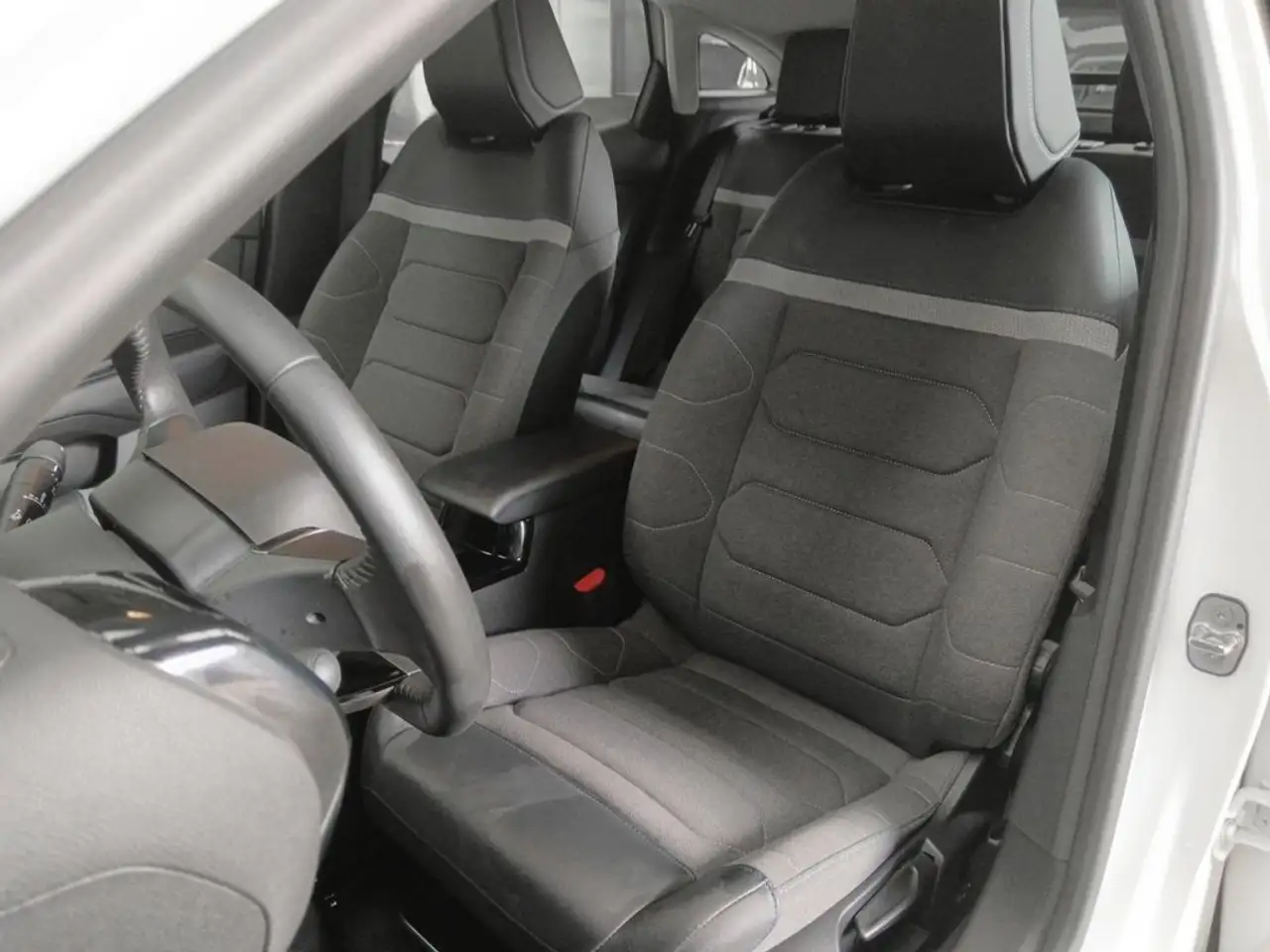 Citroen C4 1.2 PureTech Plus S&S 130 — معرض صور السيارة 24