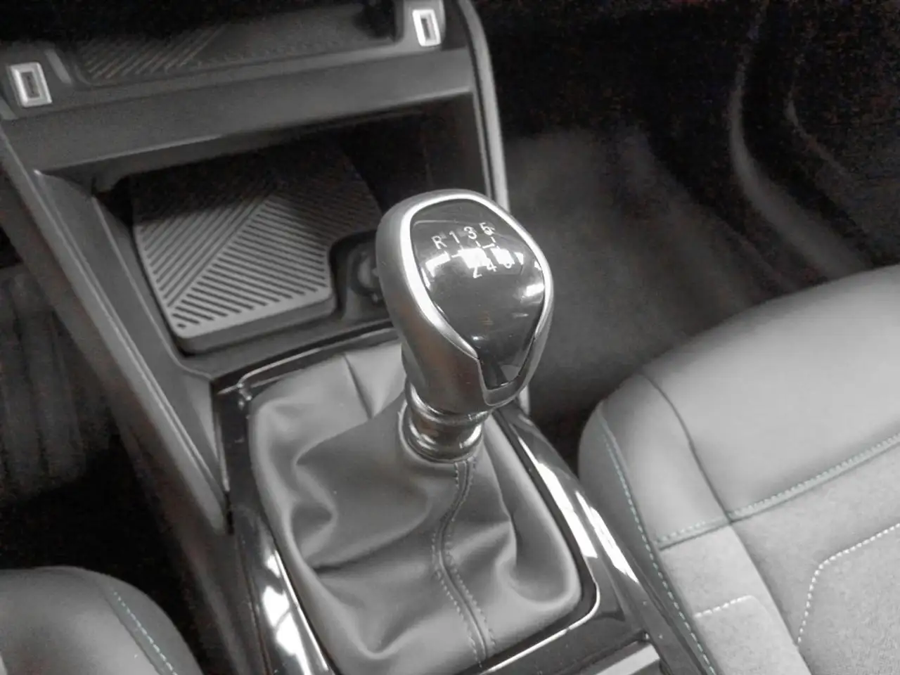 Citroen C4 1.2 PureTech Plus S&S 130 — معرض صور السيارة 14