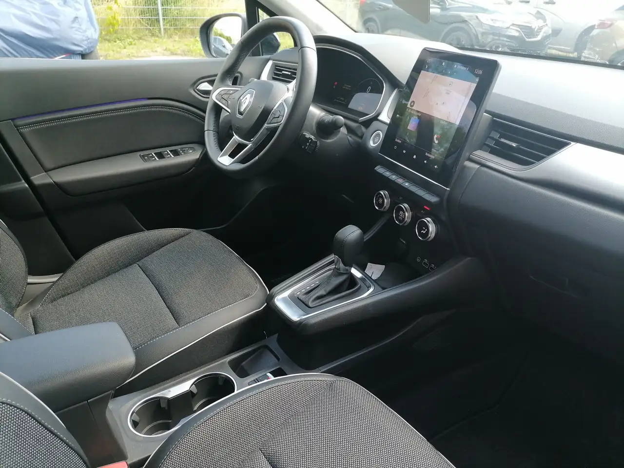 Renault Captur Techno 1.6 E-TECH Hybrid 145 — معرض صور السيارة 13