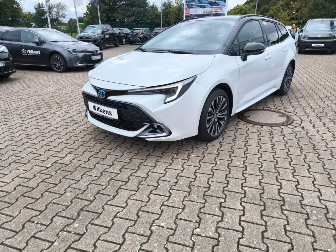 Toyota Corolla 2,0 Hybrid TS Finanzierung — Galería del vehículo 3