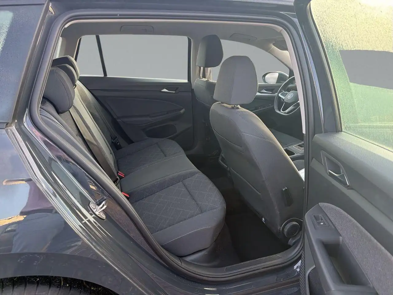 Volkswagen Golf VIII Life 1.0 TSI — معرض صور السيارة 6