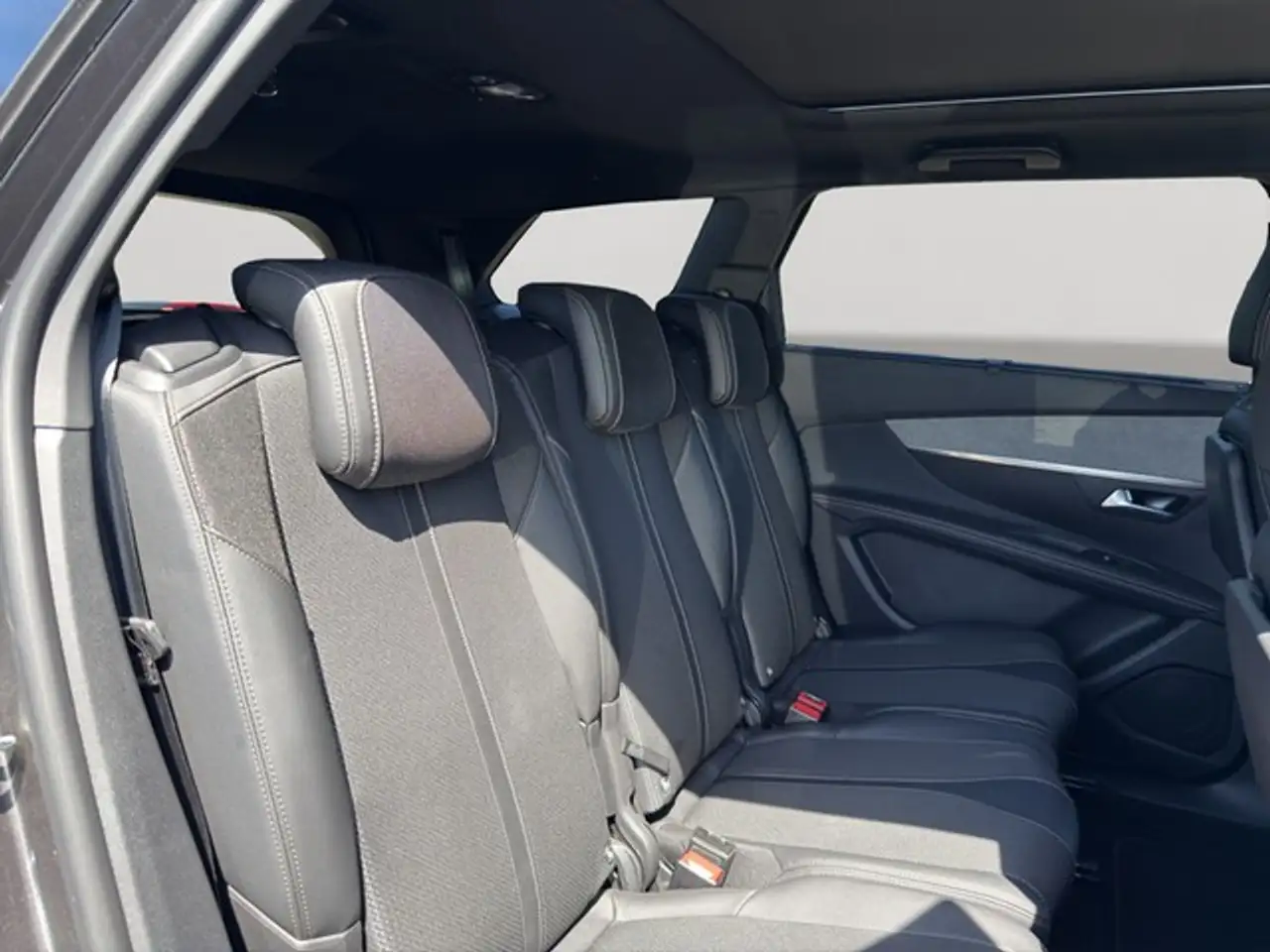 Peugeot 5008 GT HYBRID 136 7-Sitz+Pano+360+Sitzhzg+ACC+Massa... — معرض صور السيارة 15