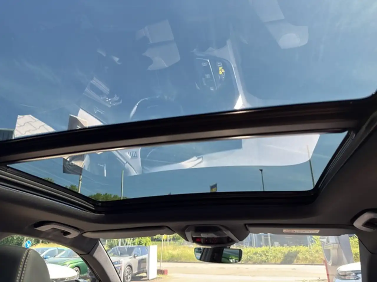 Peugeot 5008 GT HYBRID 136 7-Sitz+Pano+360+Sitzhzg+ACC+Massa... — معرض صور السيارة 14