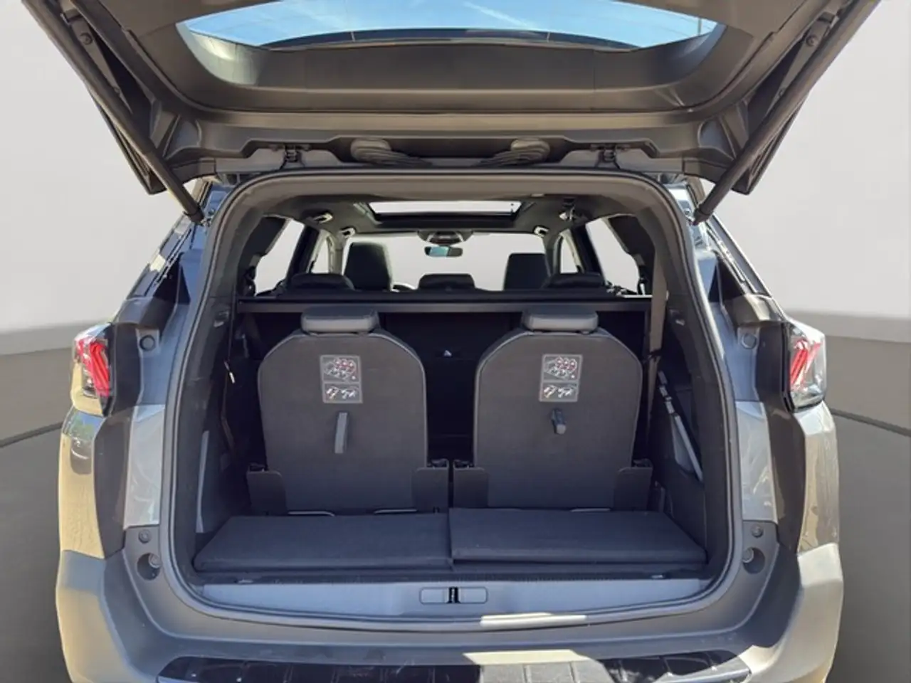 Peugeot 5008 GT HYBRID 136 7-Sitz+Pano+360+Sitzhzg+ACC+Massa... — معرض صور السيارة 16