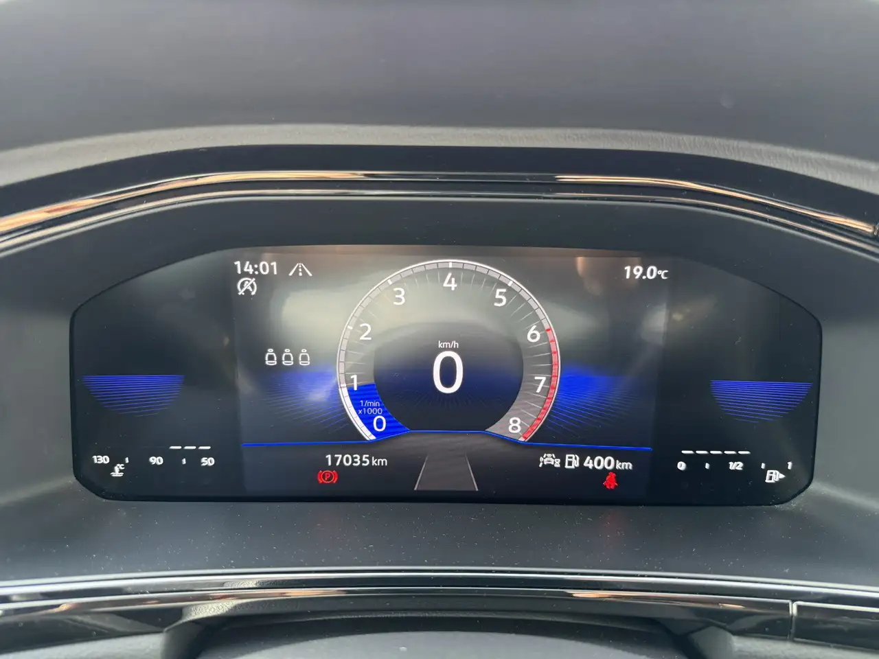 Volkswagen T-Roc R-Line 1.0 TSI ACC AHK BLACK KAM PANO — معرض صور السيارة 23
