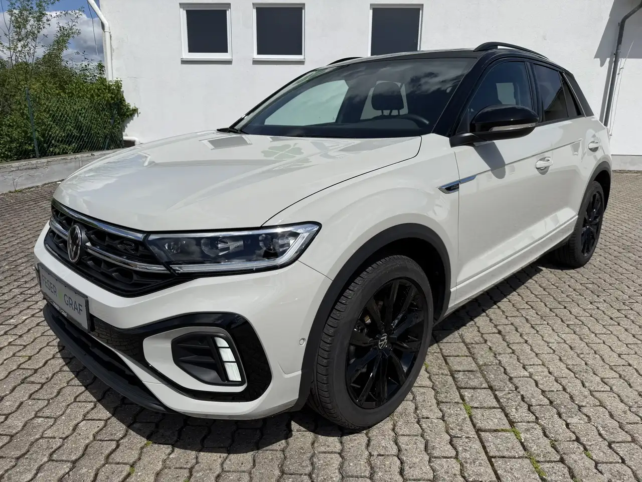 Volkswagen T-Roc R-Line 1.0 TSI ACC AHK BLACK KAM PANO — معرض صور السيارة 2