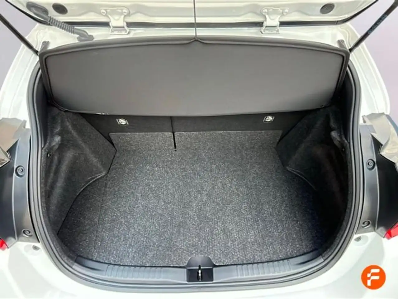 Toyota Yaris 1.6T 276 MANUAL RZ — معرض صور السيارة 7