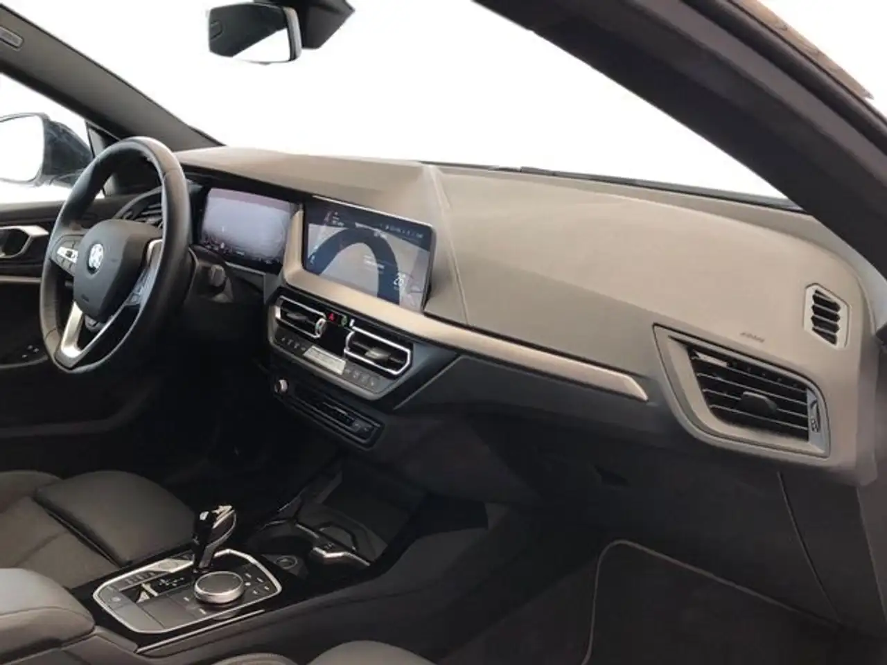 BMW 218 218dA Gran Coupé — معرض صور السيارة 8