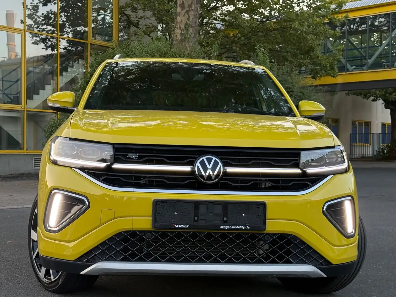 Volkswagen T-Cross 1.5 TSI *R-LINE*IQLIGHT*AHK*19TKM* — معرض صور السيارة 8