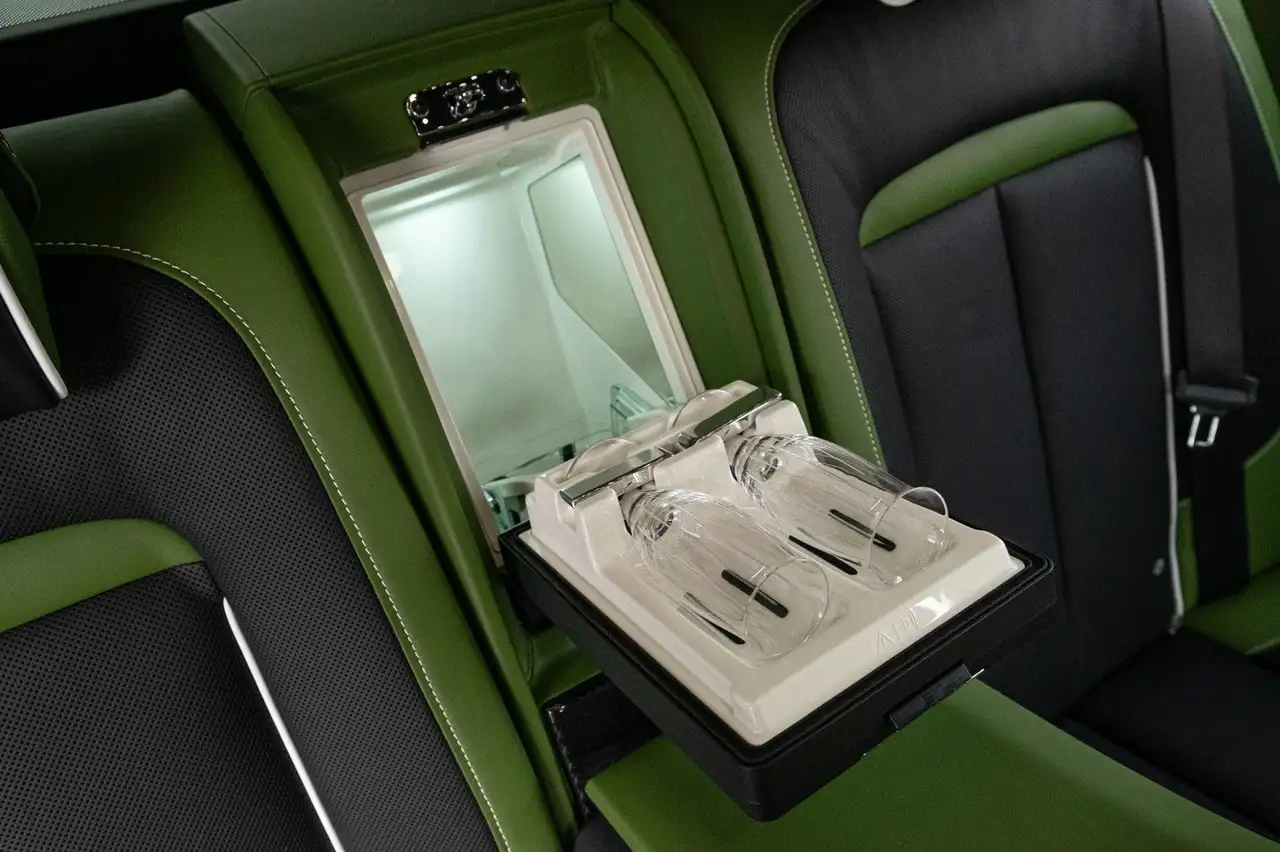 Rolls-Royce Cullinan II / FACELIFT / 4 SEATS / BLACK BADGE — معرض صور السيارة 19