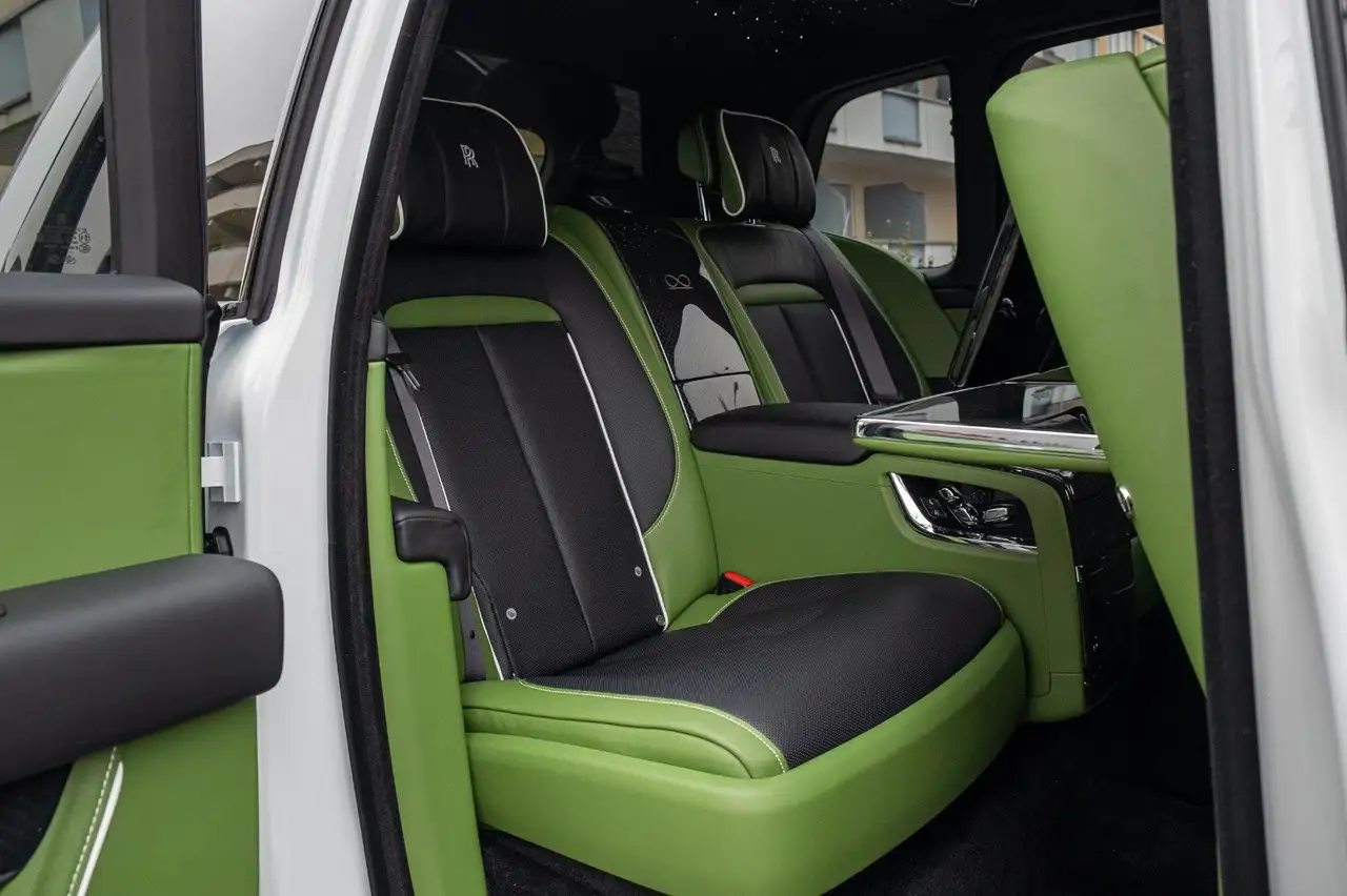 Rolls-Royce Cullinan II / FACELIFT / 4 SEATS / BLACK BADGE — معرض صور السيارة 17