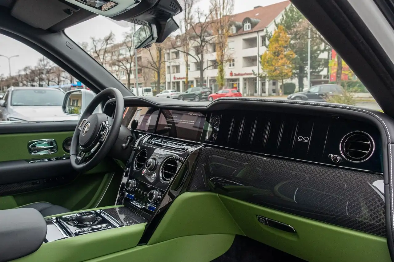 Rolls-Royce Cullinan II / FACELIFT / 4 SEATS / BLACK BADGE — معرض صور السيارة 13