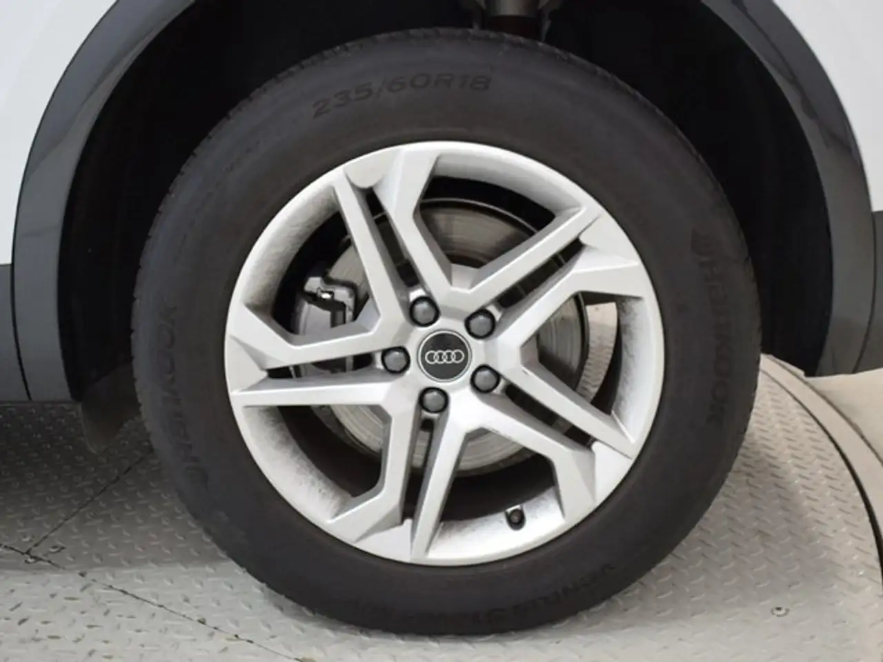 Audi Q5 40 TDI quattro-ultra Advanced S tronic 150kW — معرض صور السيارة 12