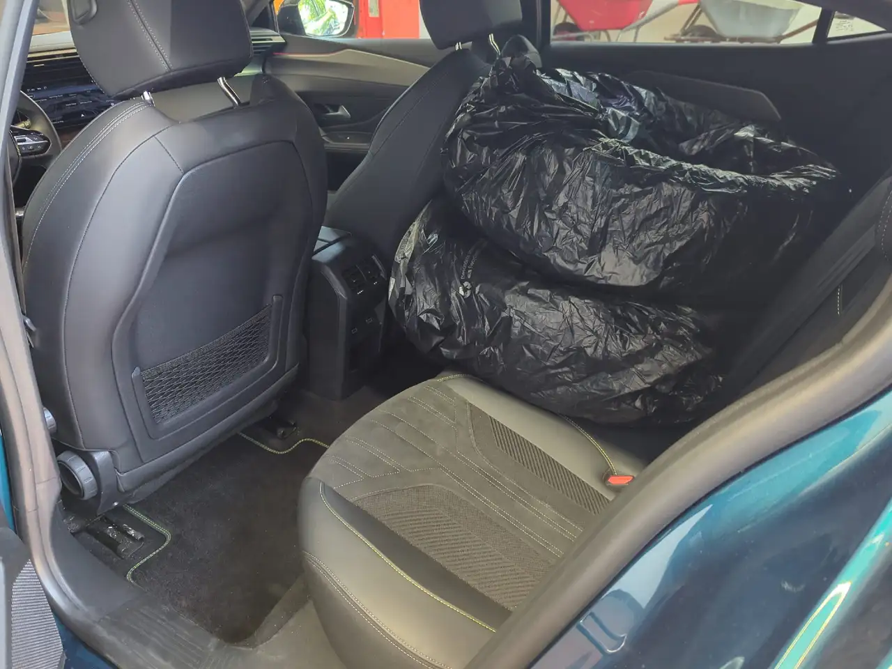 Peugeot 408 1.2 130 PureTech GT ACC+Alcantara+LED+Navi — معرض صور السيارة 16