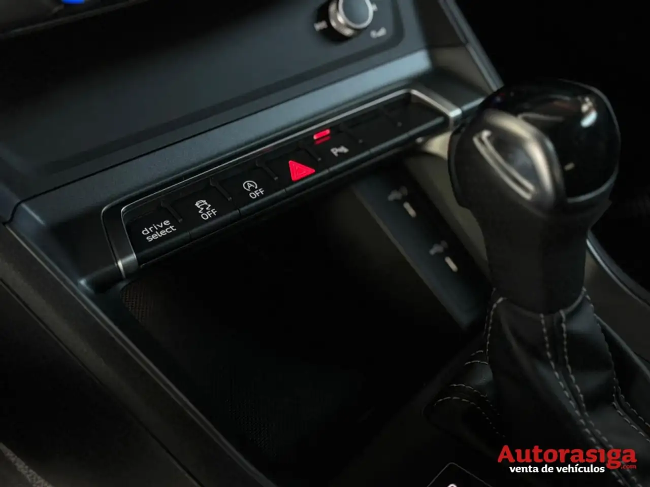 Audi Q3 Todoterreno Automático de 5 Puertas — Vehicle gallery 12