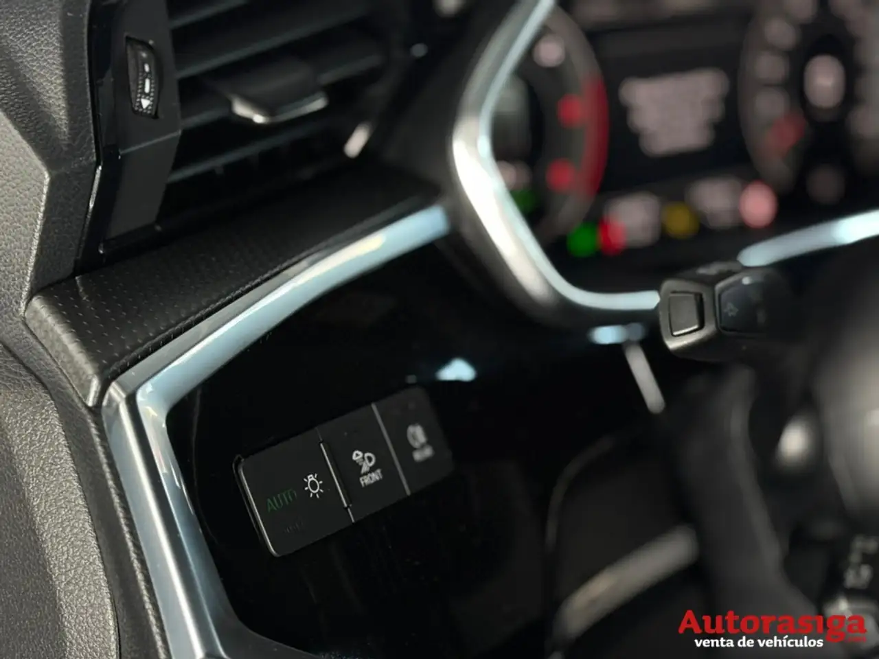 Audi Q3 Todoterreno Automático de 5 Puertas — Vehicle gallery 10