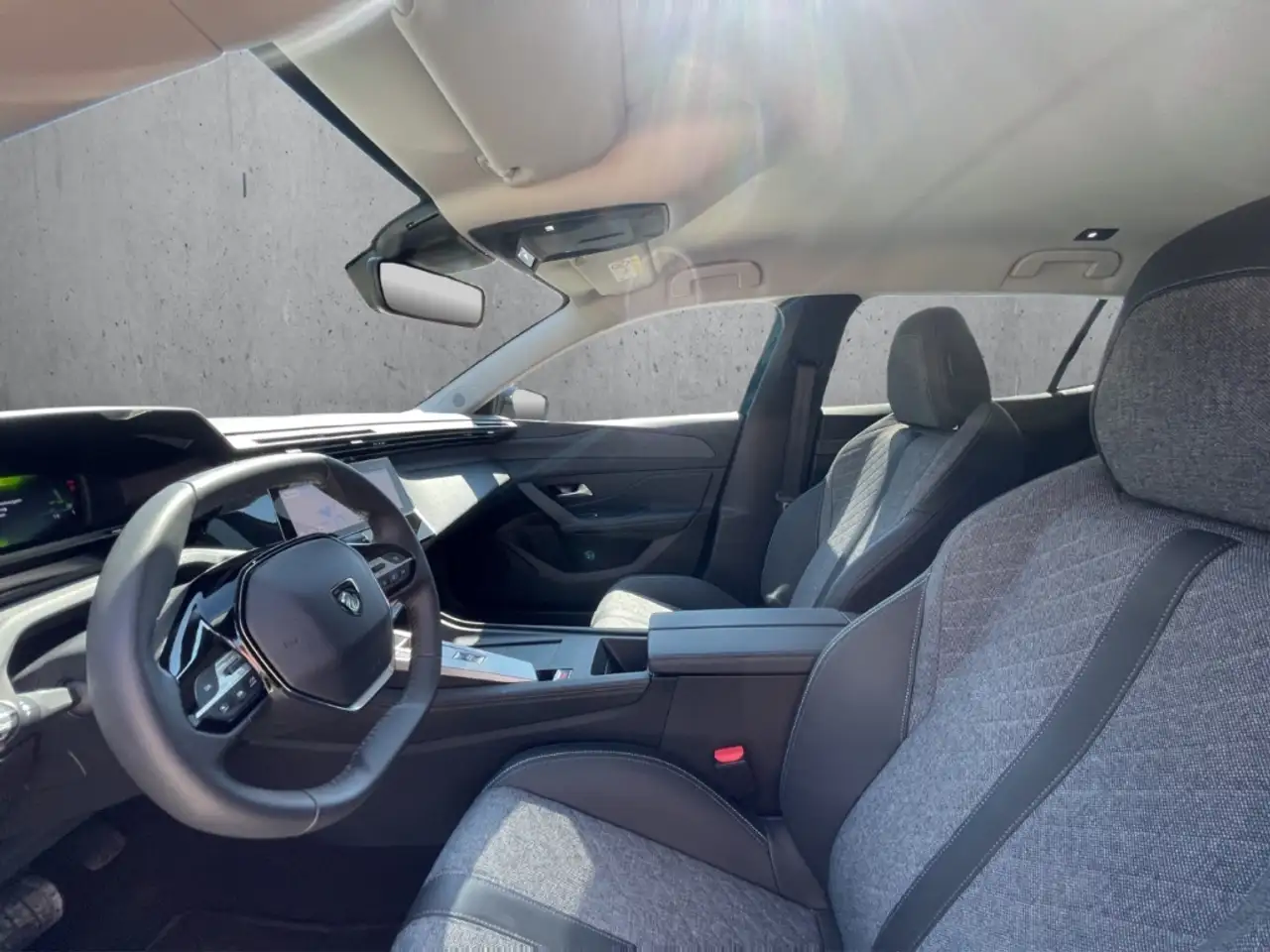 Peugeot 408 Allure PureTech 130 EAT8 Navi LED ACC Apple CarPla — Vehicle gallery 9