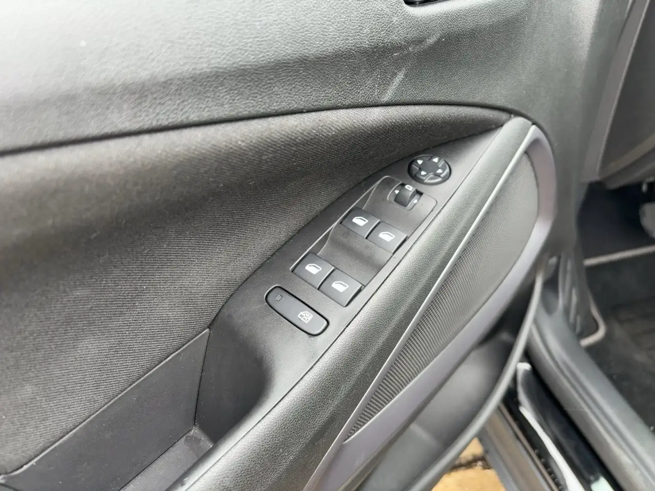 Opel Crossland *Allwetter+PDC+SHZ+LHZ* — Galería del vehículo 15