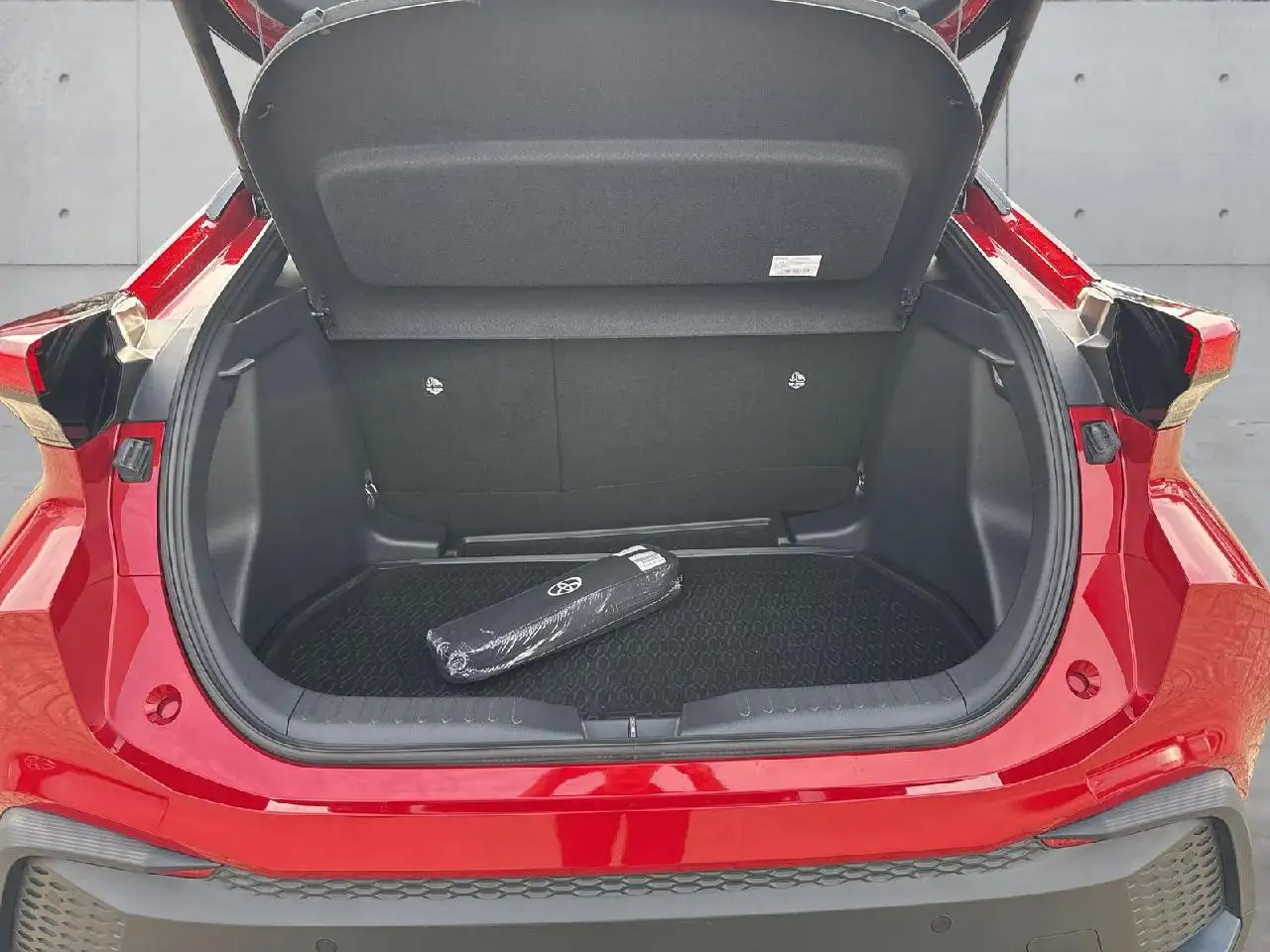 Toyota C-HR Hybrid FWD Team Deutschland — Galería del vehículo 9