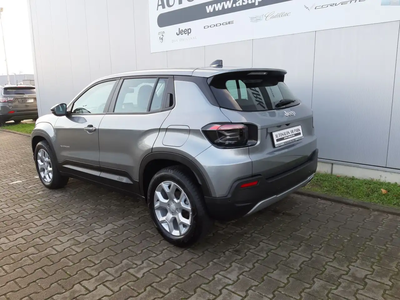 Jeep Avenger 1.2 GSE MT Altitude/Navi/Shzg — Galerie du véhicule 13