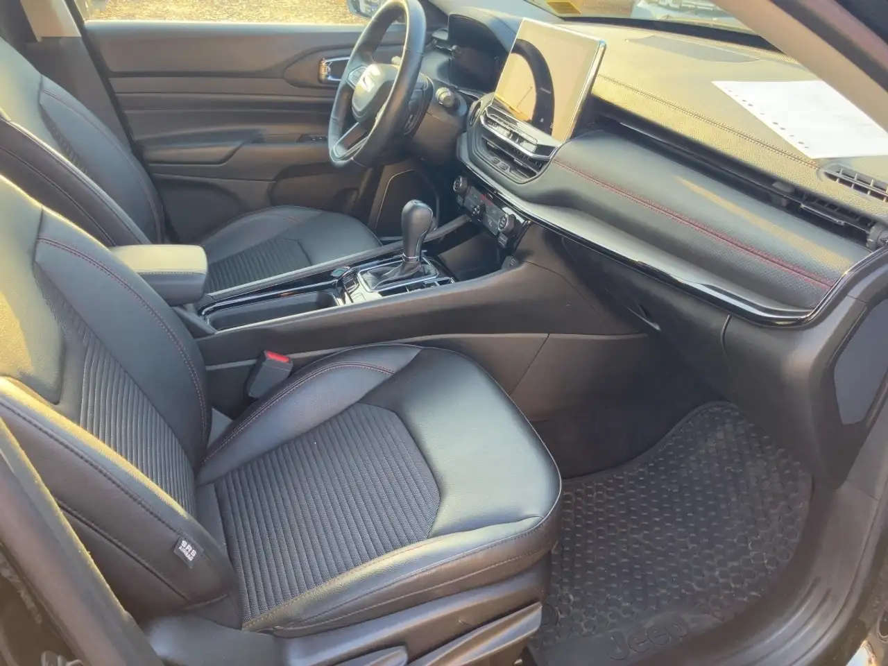 Jeep Compass High Altitude Automatik, CarPlay — معرض صور السيارة 10