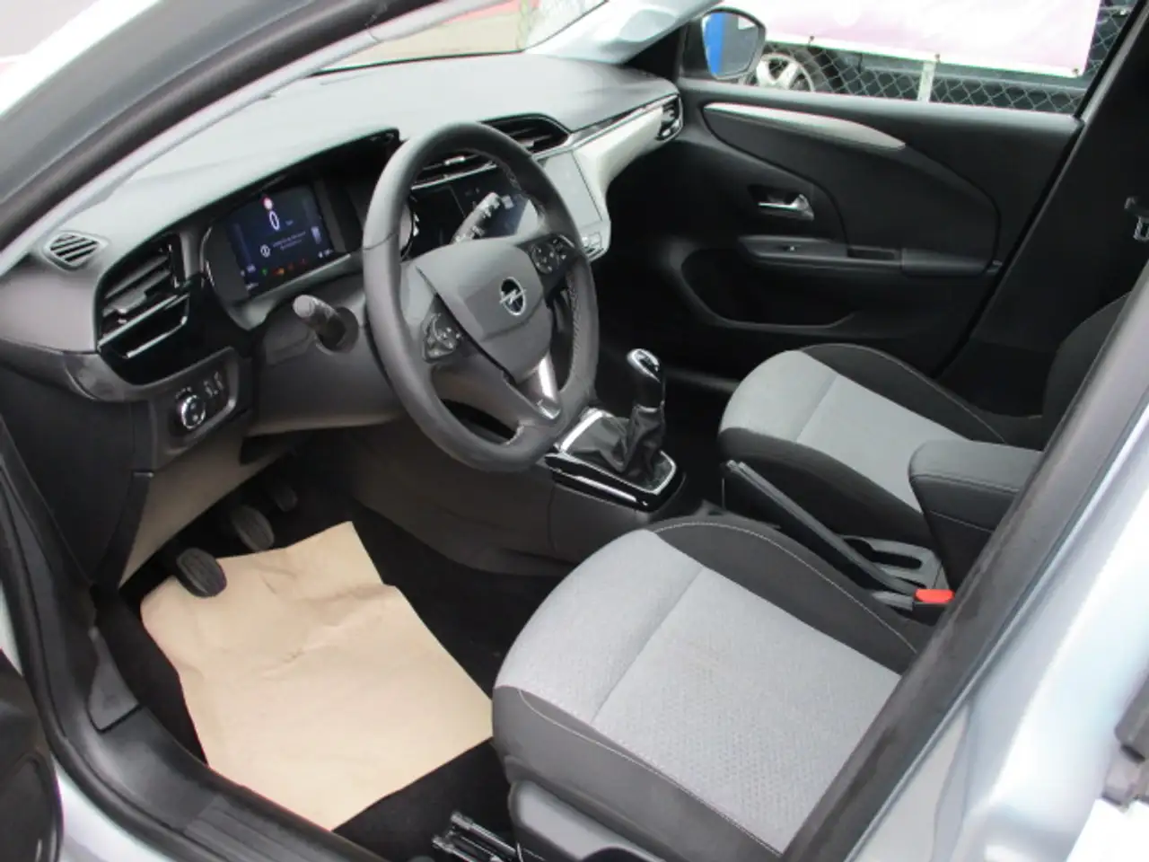 Opel Corsa F.1.2i. Facelift. Klima. Sitzheizung. PDC. Wenig KM.Sofort. — Galería del vehículo 4