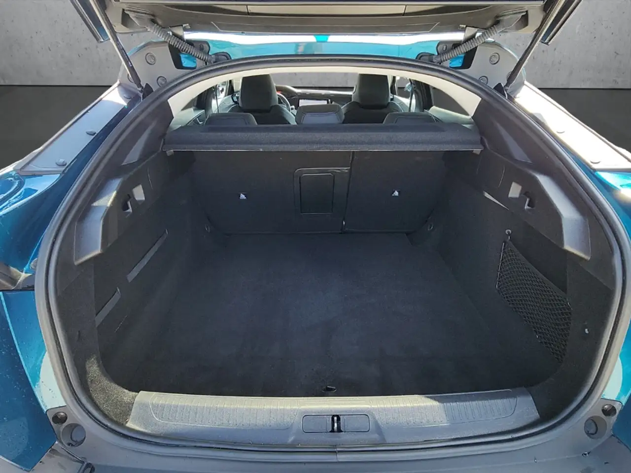 Peugeot 408 Allure PT 130 EAT8 Navi LED ACC Memory Sitze Apple — Galería del vehículo 7