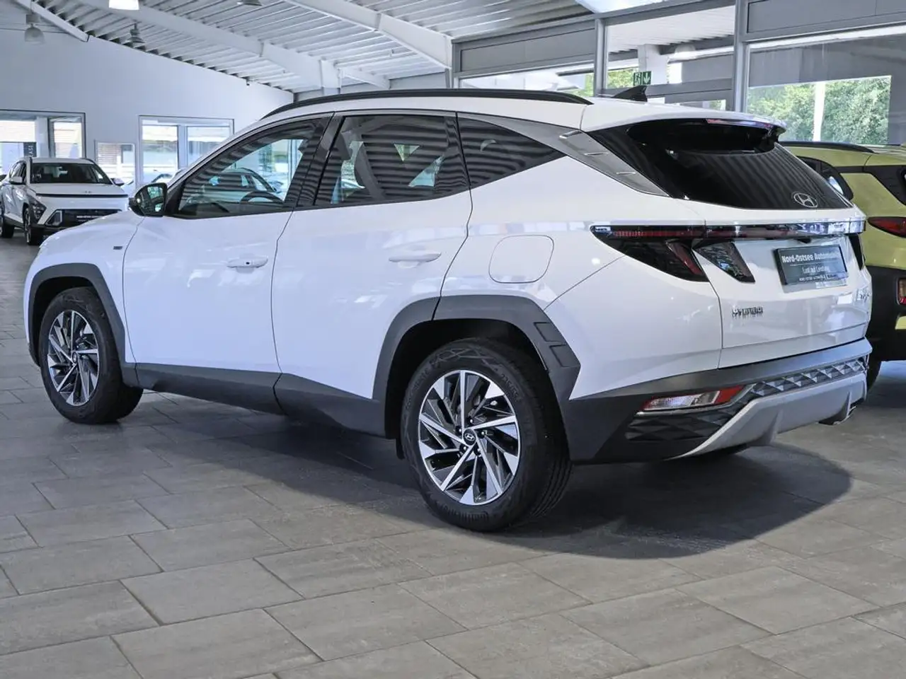 Hyundai TUCSON 1.6 T-GDI TREND 4WD SHZ LHZ NAVI LED PDC — Vehicle gallery 6