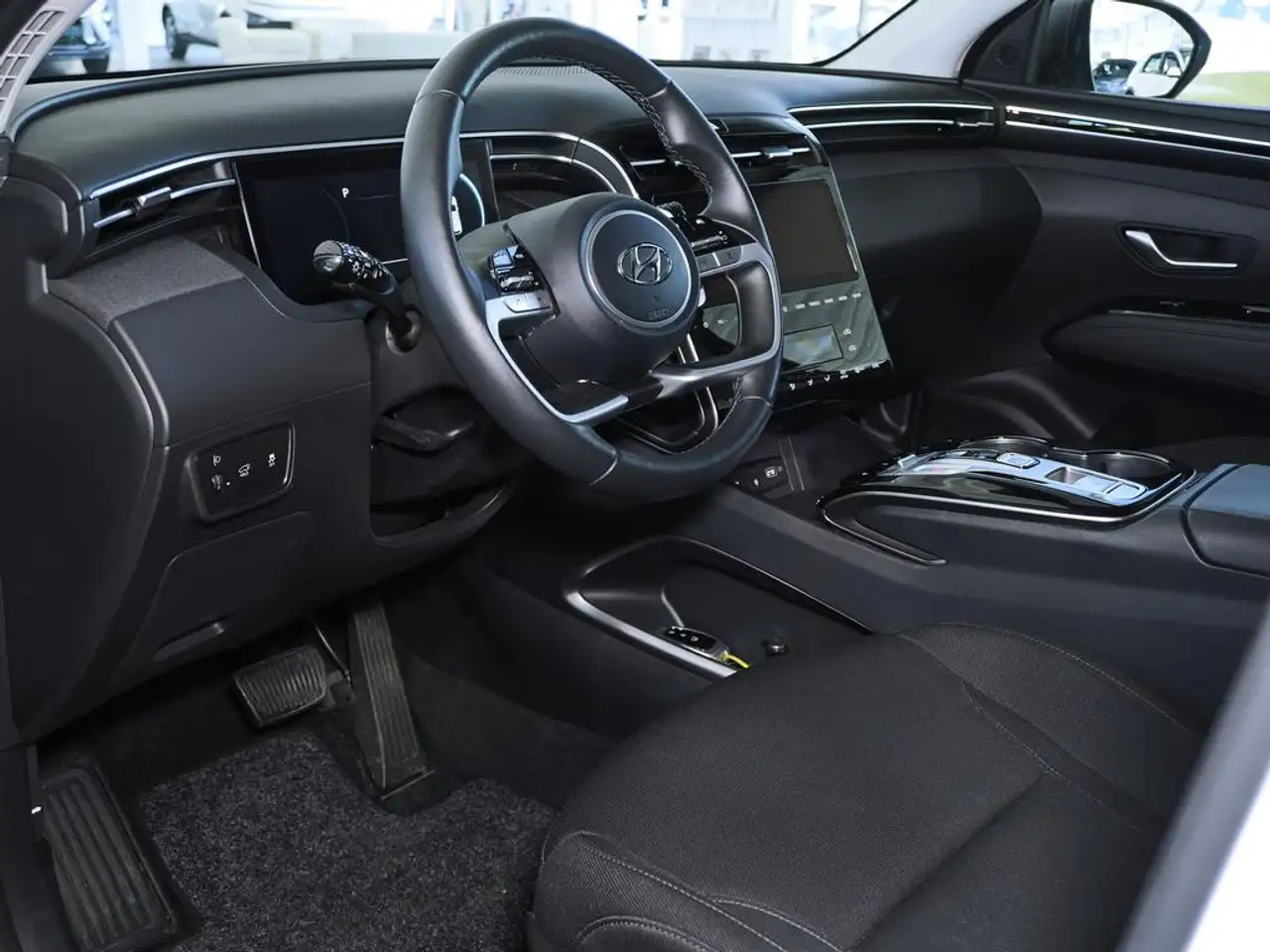 Hyundai TUCSON 1.6 T-GDI TREND 4WD SHZ LHZ NAVI LED PDC — Vehicle gallery 8