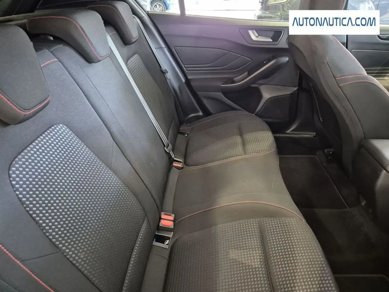 Ford Focus 1.0 ecoboost mhev st-line 125 — Galerie du véhicule 17