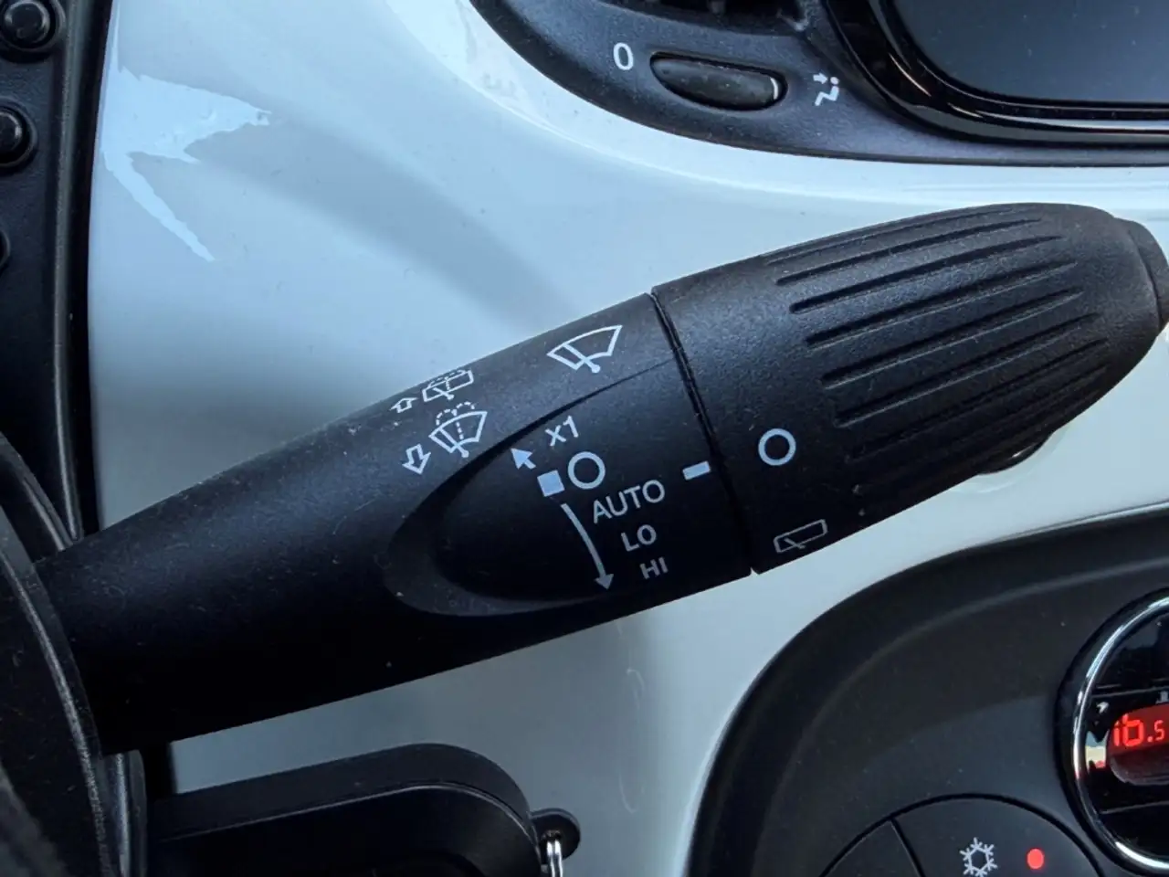 Fiat 500 Dolcevita PANO NAVI PDC KLIMAAUT TEMPO CarPlay — Vehicle gallery 11