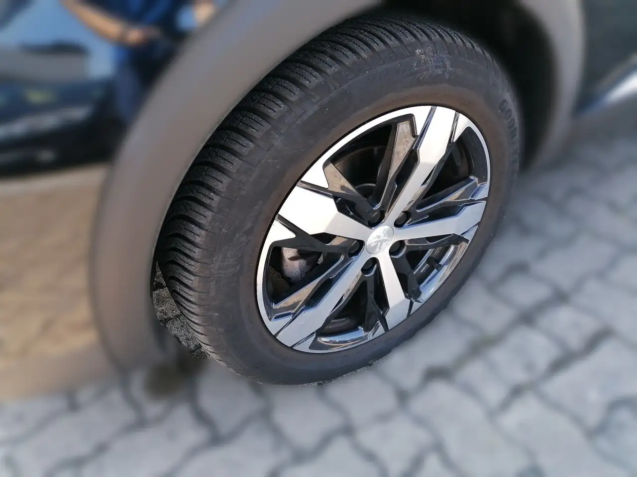 Peugeot 3008 1.2 PureTech 130 GT KeyLess LED Navi PDC LM — معرض صور السيارة 4