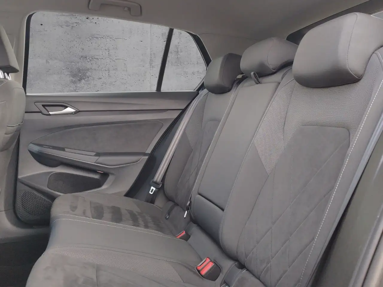 Volkswagen Golf VIII Style 1.5 TSI LED+/RFK/NAV/SHZ/CARPLAY — معرض صور السيارة 11