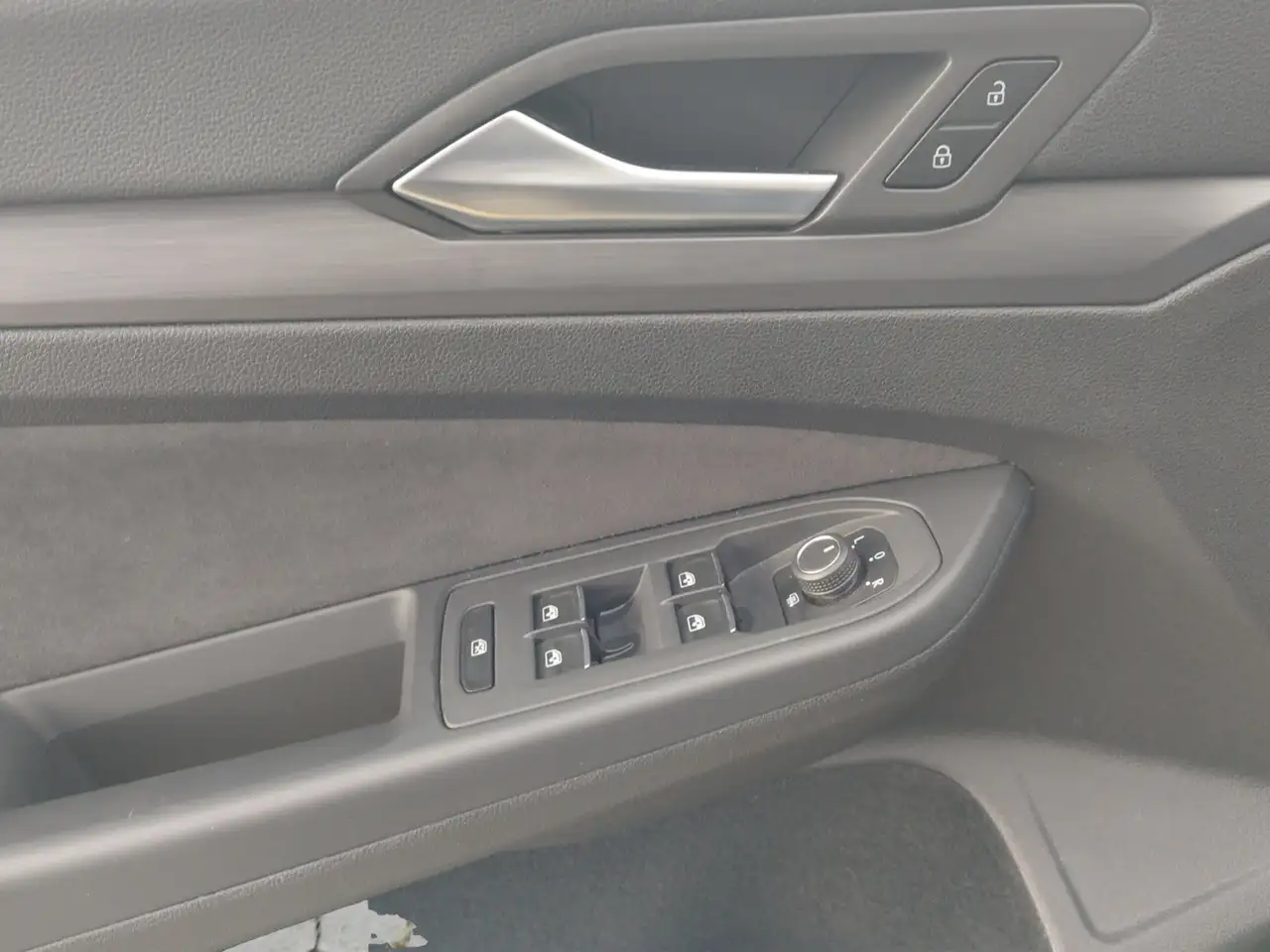 Volkswagen Golf VIII Style 1.5 TSI LED+/RFK/NAV/SHZ/CARPLAY — معرض صور السيارة 8