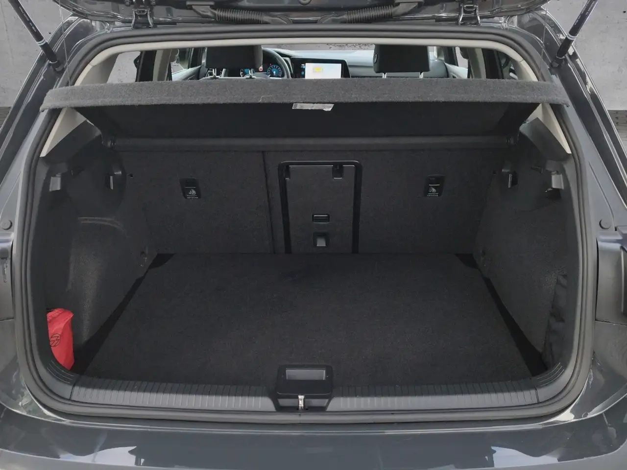 Volkswagen Golf VIII Style 1.5 TSI LED+/RFK/NAV/SHZ/CARPLAY — معرض صور السيارة 12