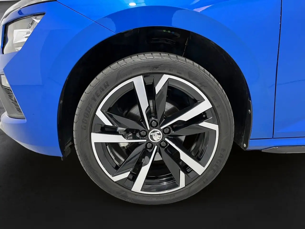 Skoda Kamiq 1.0 TSI Monte Carlo DSG7 85kW — معرض صور السيارة 8