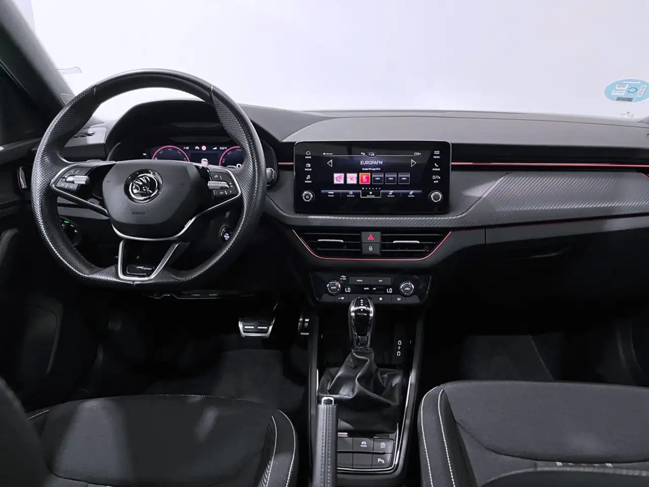 Skoda Kamiq 1.0 TSI Monte Carlo DSG7 85kW — معرض صور السيارة 12