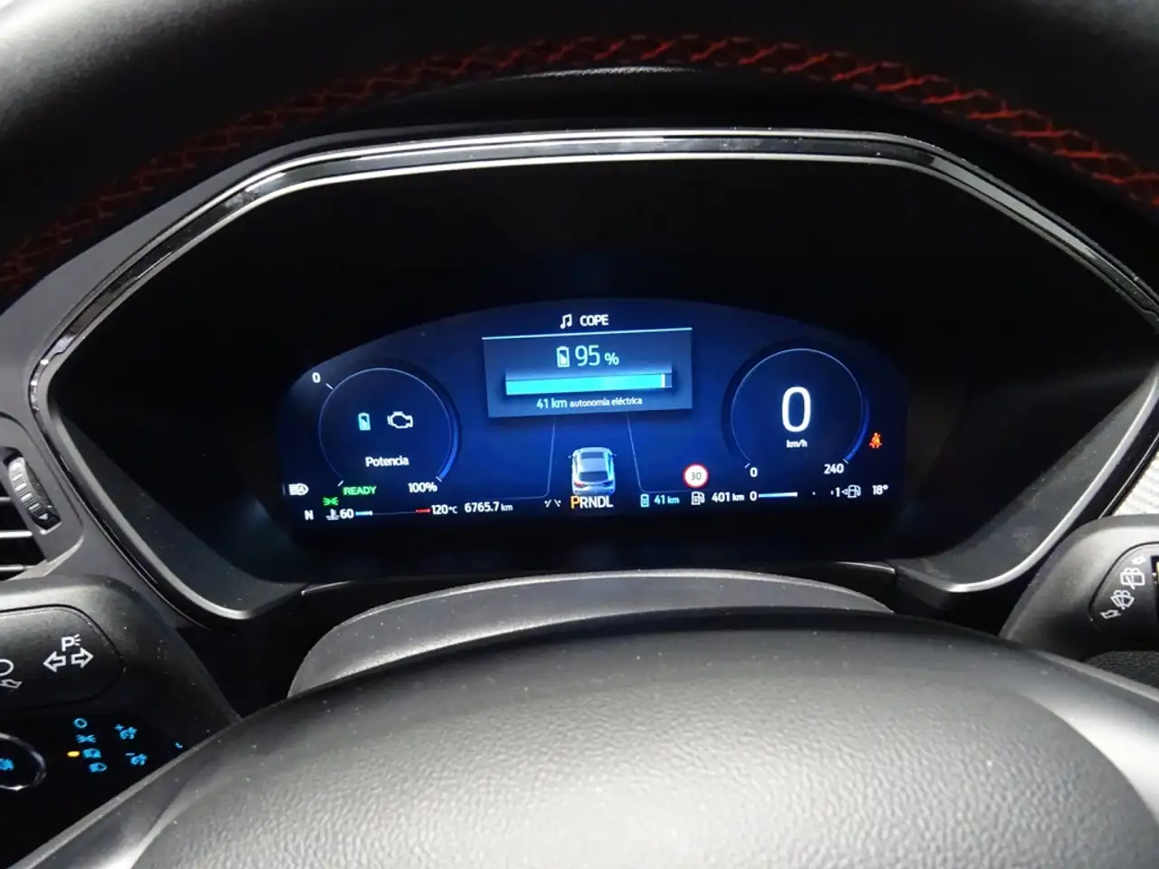 Ford Kuga 2.5 PHEV ST-LINE AUTO 243CV 5P — معرض صور السيارة 24